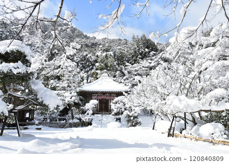 Snow-covered Bentendo Hall of Nison-in Temple Snow-covered Bentendo Hall of Nison-in Temple 120840809