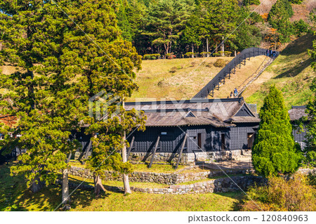 [神奈川縣] 秋天的蘆之湖，從遊船上看到的箱根關所遺址 120840963