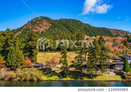 [Kanagawa Prefecture] Lake Ashi in autumn: Hakone Checkpoint ruins seen from a sightseeing boat 120840968