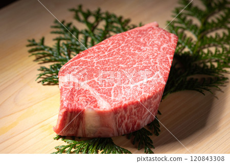 Chateaubriand raw meat Chateaubriand raw meat 120843308