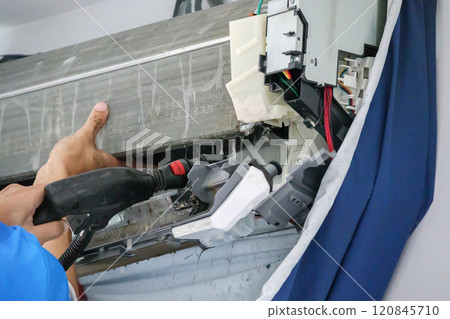 air conditioning cleaning service with water spray 120845710