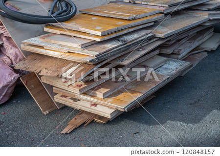 定期收集工業廢棄物-廢木材 120848157