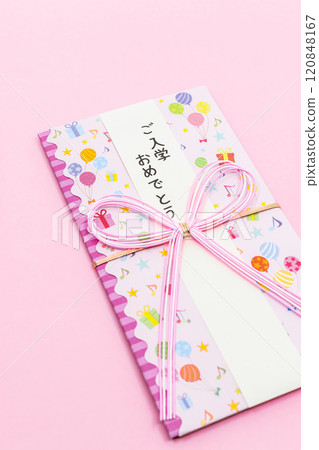 Envelope for graduation gift - Pink background - Image of graduation gift 120848167