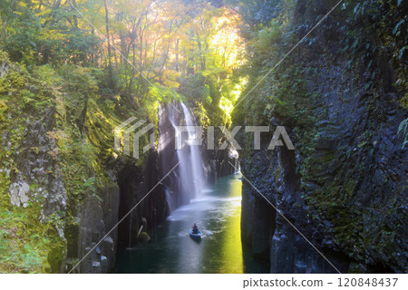 Takachiho Gorge in autumn Takachiho Gorge in autumn 120848437