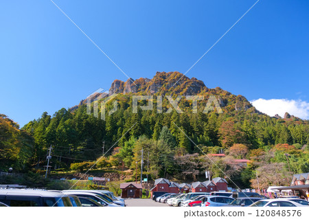 Gunma Prefecture, Mt. Myogi in autumn when the leaves begin to turn red Roadside Station Myogi Gunma Prefecture, Mt. Myogi in autumn when the leaves begin to turn red Roadside Station Myogi 120848576