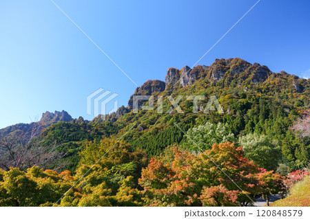 Gunma Prefecture: Mt. Myogi in autumn as the leaves begin to turn red 120848579