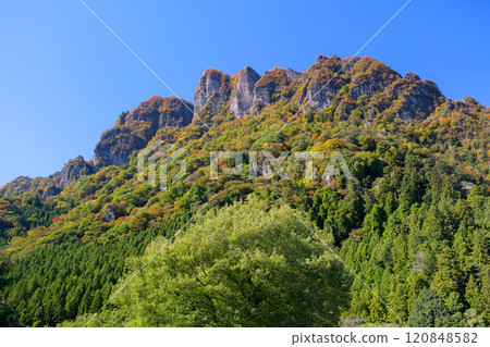 Gunma Prefecture: Mt. Myogi in autumn as the leaves begin to turn red 120848582