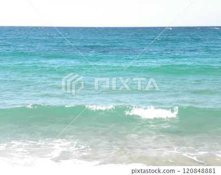 海、翠綠的沙灘 120848881