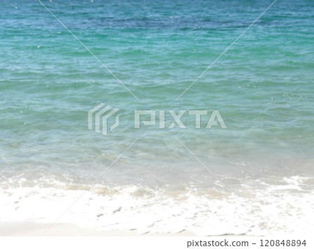 海、翠綠的沙灘 120848894
