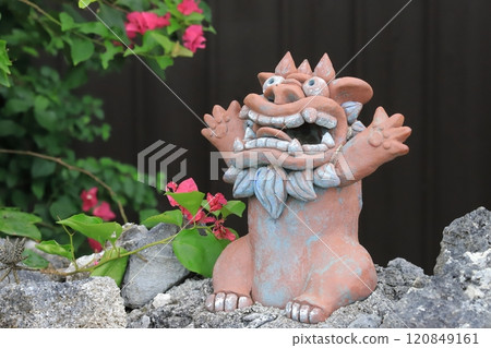 竹富島路邊的Shisa 竹富島路邊的Shisa 120849161