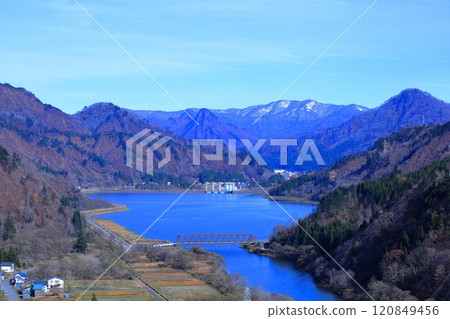 從田倉湖景看到的只見水壩/福島縣南會津郡只見町 從田倉湖景看到的只見水壩/福島縣南會津郡只見町 120849456