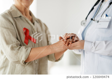 patient with a doctor in medical office patient with a doctor in medical office 120849474