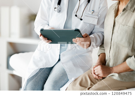 patient with a doctor in medical office 120849475