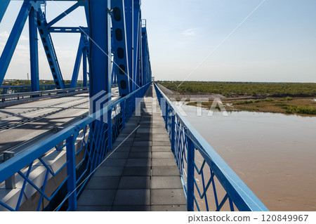 Bridge spans the Amu Darya River near Kipchak village in Karakalpakstan, Uzbekistan 120849967