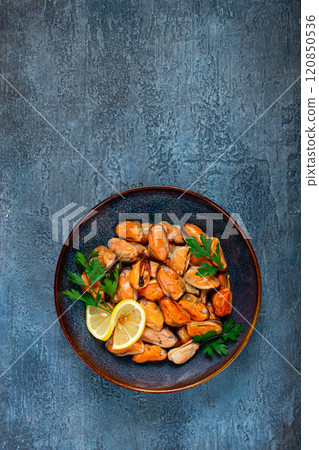 mussels no shell, boiled, mussels, peeled, in a bowl, with lemon and parsley, Chilean mussels, top view, no people, mussels no shell, boiled, mussels, peeled, in a bowl, with lemon and parsley, Chilean mussels, top view, no people, 120850536