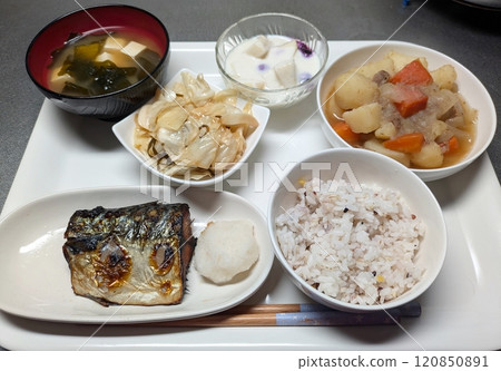 A Japanese-style set meal with delicious grilled fish as the main dish A Japanese-style set meal with delicious grilled fish as the main dish 120850891