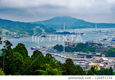 從阿波羅山的新綠色看宮城縣、氣仙沼市、市內和大島 120851159