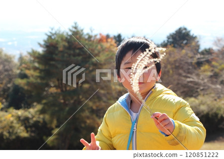 Children climbing mountains 120851222