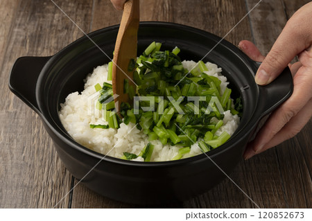 Vegetable rice: White rice cooked in a clay pot mixed with boiled turnip leaves 120852673