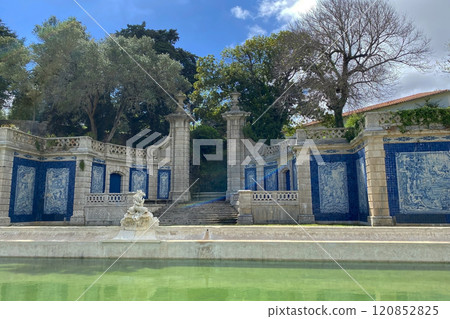 Abandoned villa in a park in Portugal 120852825