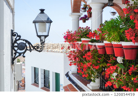 安達盧西亞旅遊勝地米哈斯的城市景觀 120854459