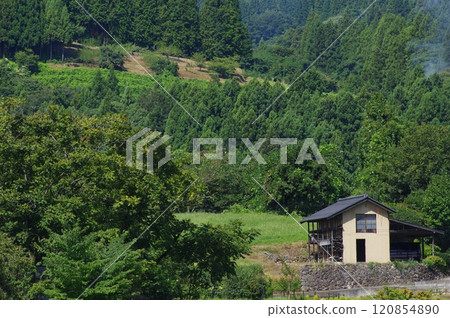 The soothing scenery of a mountain village in summer The soothing scenery of a mountain village in summer 120854890