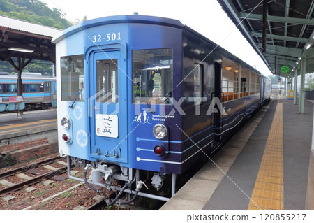 Ai Yoshinogawa Trolley Train (Kikuha 32 type) stopped at Tokushima Station 120855217