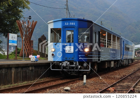 Ai Yoshinogawa Trolley Train stopped at Sadamitsu Station Ai Yoshinogawa Trolley Train stopped at Sadamitsu Station 120855224
