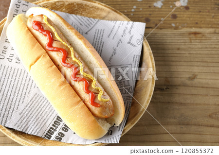 熱狗配番茄醬和芥末 熱狗配番茄醬和芥末 120855372