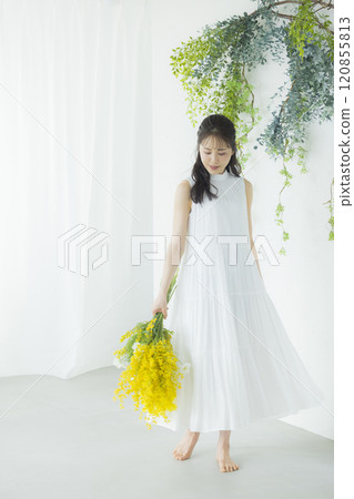 Green Wall and Women 120855813