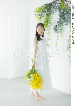Green Wall and Women 120855825