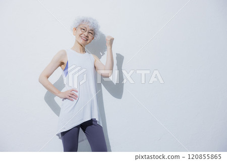 Senior women of sportswear 120855865