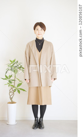秋冬女裝時尚搭配全身（肖像） 120856107