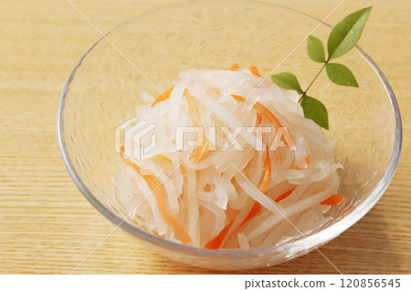 我是紅白相間的。 120856545