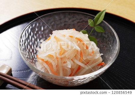 我是紅白相間的。 120856549