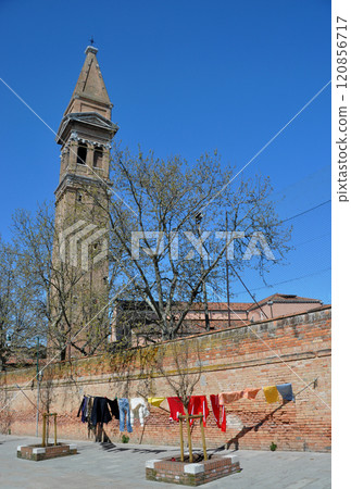 義大利,威尼斯潟湖,布拉諾島,聖馬蒂諾教堂斜塔 義大利,威尼斯潟湖,布拉諾島,聖馬蒂諾教堂斜塔 120856717