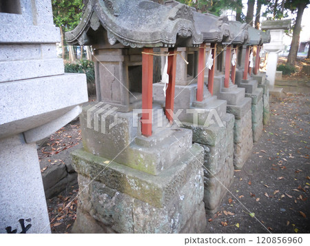 A small shrine 120856960