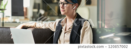 Young serious businesswoman networking Young serious businesswoman networking 120857002
