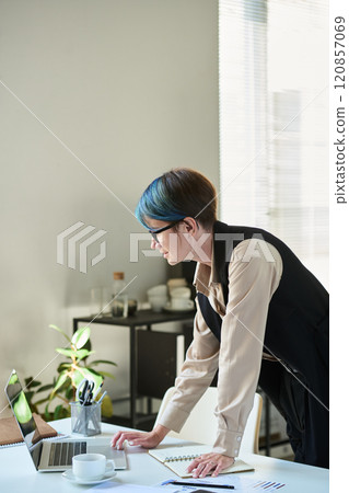 Female ceo scrolling through data Female ceo scrolling through data 120857069
