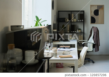 Workplaces of economists or managers Workplaces of economists or managers 120857206