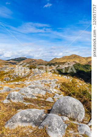 Autumn scenery of Hiraodai and red leaves [Kitakyushu City, Fukuoka Prefecture] 120857757