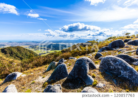 Autumn scenery of Hiraodai and red leaves [Kitakyushu City, Fukuoka Prefecture] 120857763