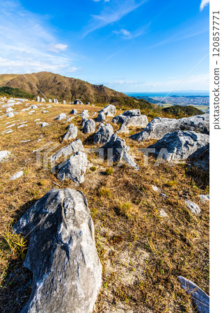 Autumn scenery of Hiraodai and red leaves [Kitakyushu City, Fukuoka Prefecture] 120857771