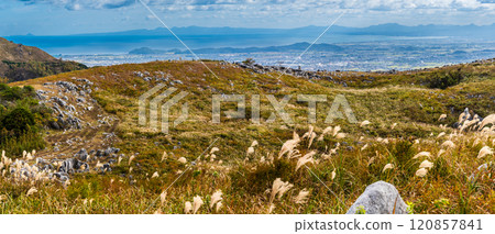 Panorama of autumn scenery and autumn leaves at Hiraodai [Kitakyushu City, Fukuoka Prefecture] 120857841