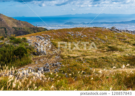 Autumn scenery of Hiraodai and red leaves [Kitakyushu City, Fukuoka Prefecture] 120857843