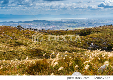 Autumn scenery of Hiraodai and red leaves [Kitakyushu City, Fukuoka Prefecture] 120857846