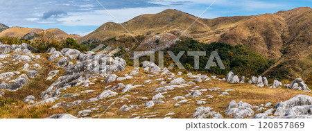 Panorama of autumn scenery and autumn leaves at Hiraodai [Kitakyushu City, Fukuoka Prefecture] 120857869