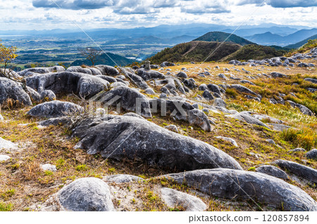 Autumn scenery of Hiraodai and red leaves [Kitakyushu City, Fukuoka Prefecture] 120857894