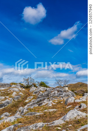 Autumn scenery of Hiraodai and red leaves [Kitakyushu City, Fukuoka Prefecture] 120857940