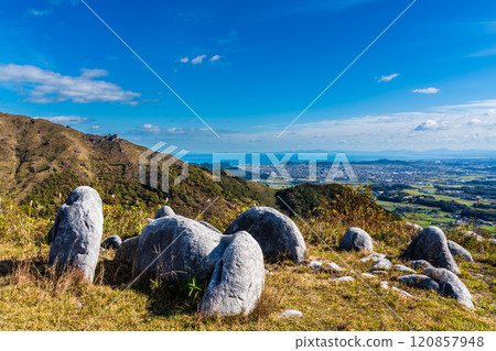 Autumn scenery of Hiraodai and red leaves [Kitakyushu City, Fukuoka Prefecture] 120857948